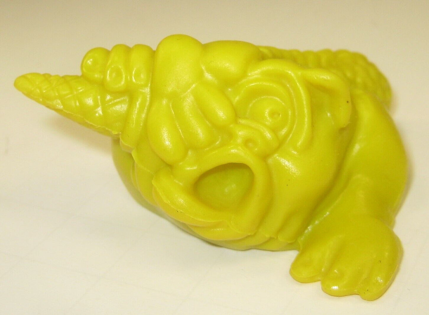 Trung Mini Boglins Figure Neon Yellow Blind Pack Bogglins Clumsies