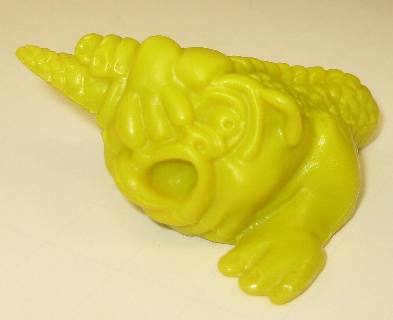 Trung Mini Boglins Figure Neon Yellow Blind Pack Bogglins Clumsies