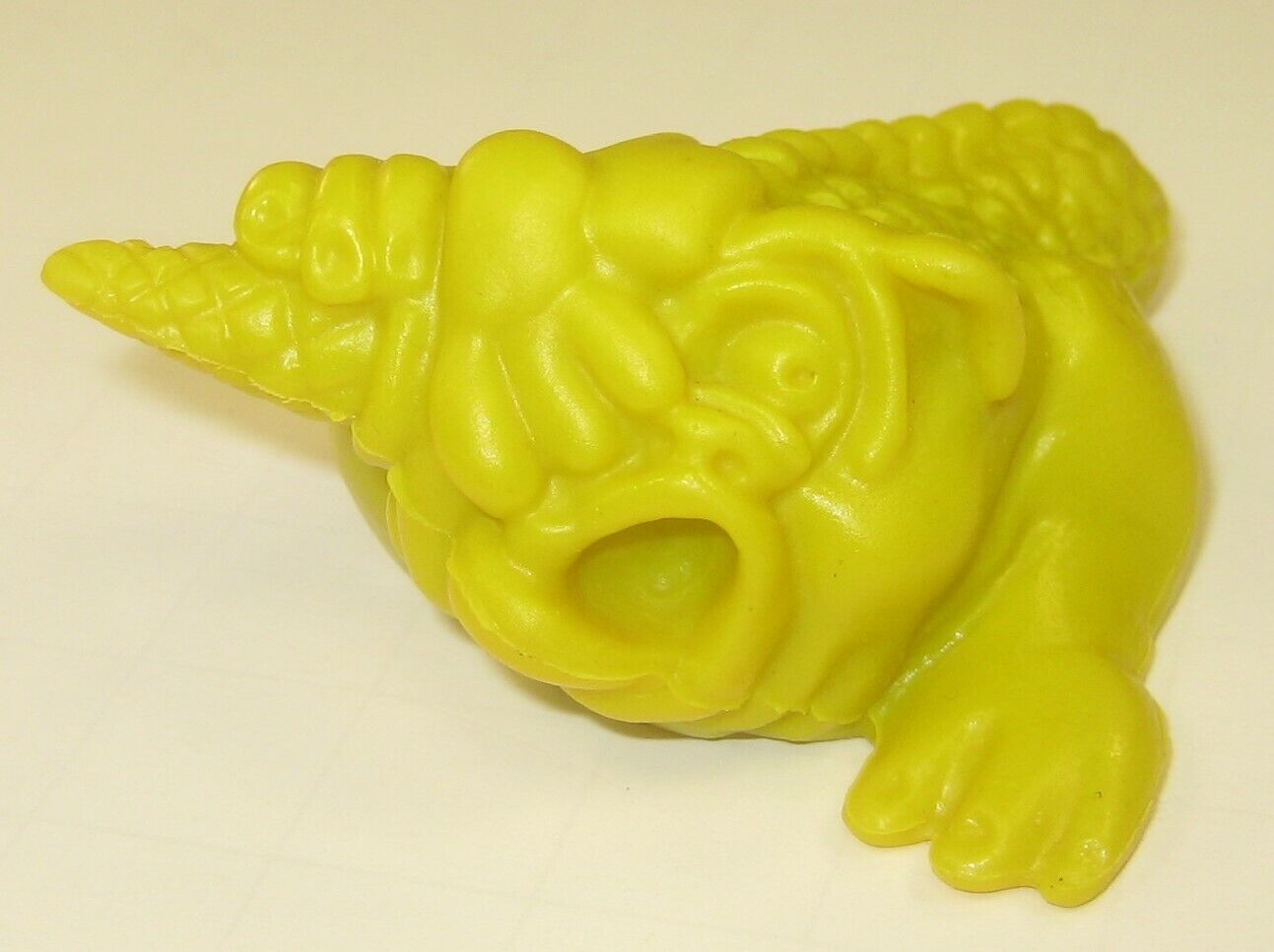 Trung Mini Boglins Figure Neon Yellow Blind Pack Bogglins Clumsies